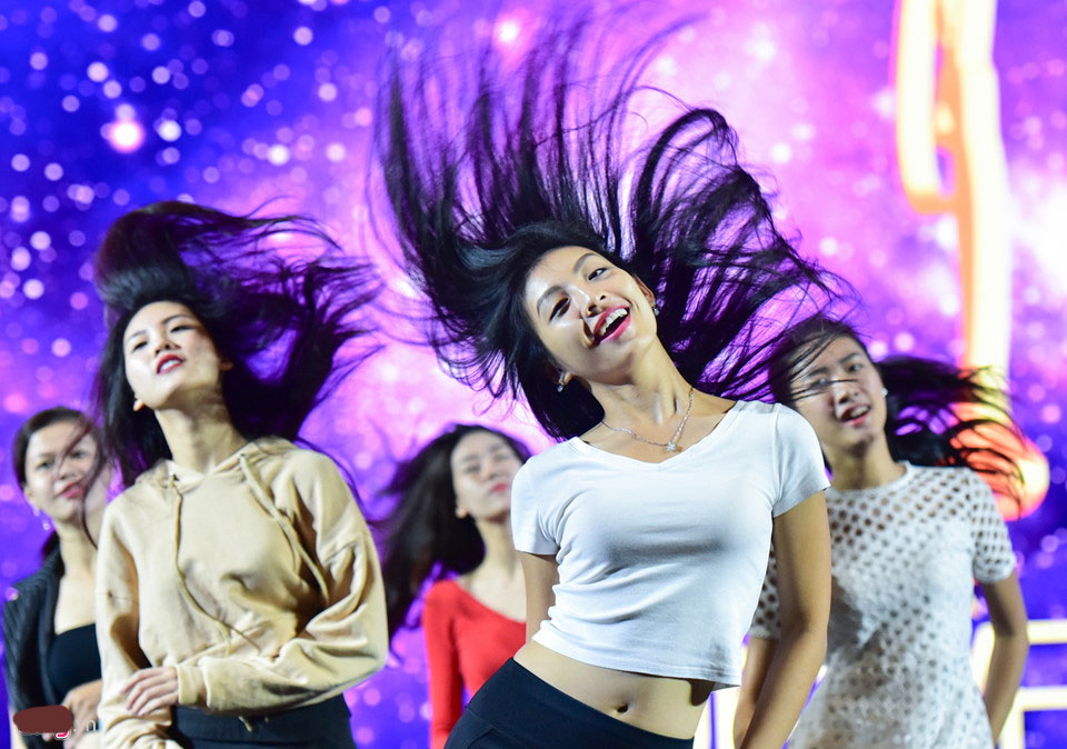 Thí sinh Hoa hậu Hoàn vũ mặc đồ ngủ đi tổng duyệt bán kết