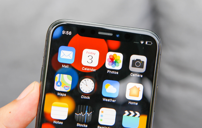 iPhone X đầu tiên về Việt Nam, giá 60 triệu đồng
