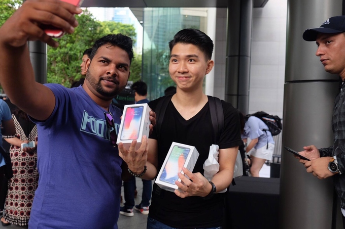 iPhone X bắt đầu bán ra trên thế giới