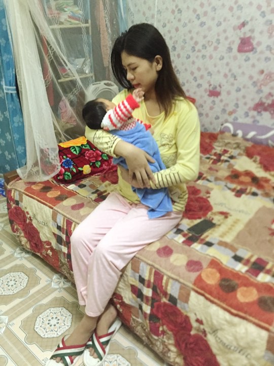 Mẹ đơn thân chịu muôn vàn cay đắng để giữ con: Yêu phải Sở Khanh, bị gia đình từ mặt, dưỡng thai bằng mì tôm sống Mẹ đơn thân chịu muôn vàn cay đắng để giữ con: Yêu phải Sở Khanh, bị gia đình từ mặt, dưỡng thai bằng mì tôm sống