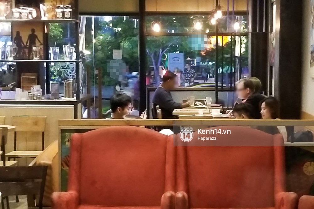 Midu đi với bạn trai mới, bất ngờ chạm trán Thúy Vi giữa phố đi bộ