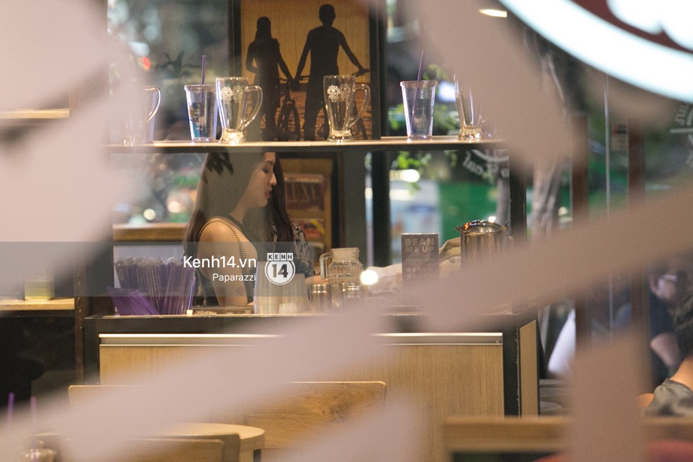 Midu đi với bạn trai mới, bất ngờ chạm trán Thúy Vi giữa phố đi bộ