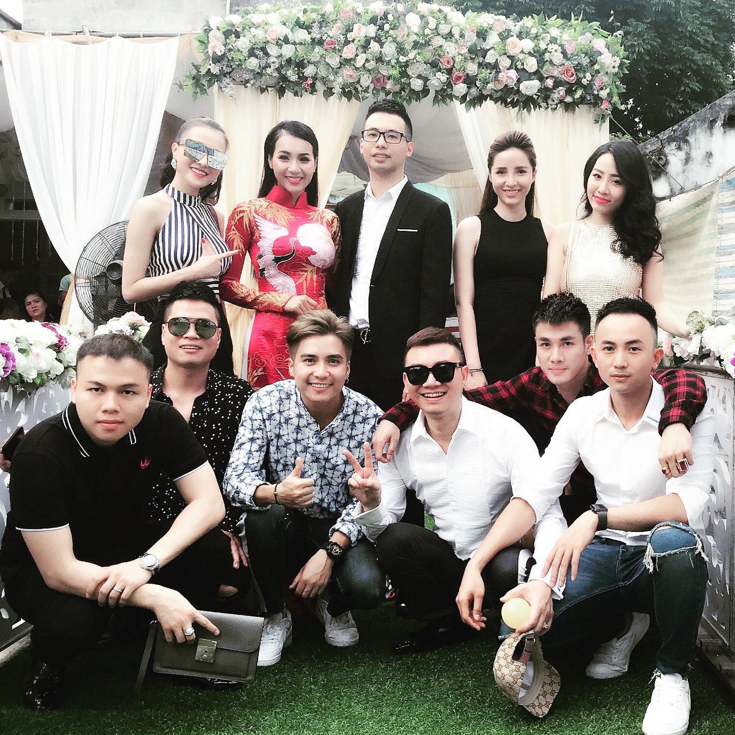 Hot girl Tuyệt tình cốc Nga Tây bất ngờ chuẩn bị lên xe hoa