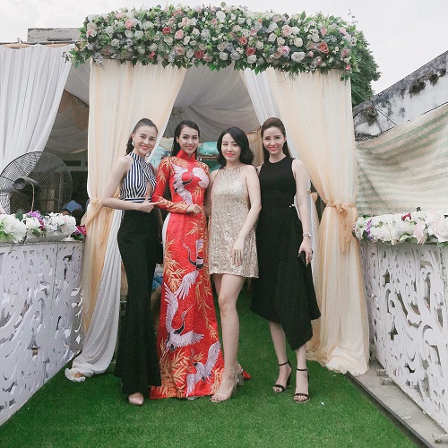 Hot girl Tuyệt tình cốc Nga Tây bất ngờ chuẩn bị lên xe hoa