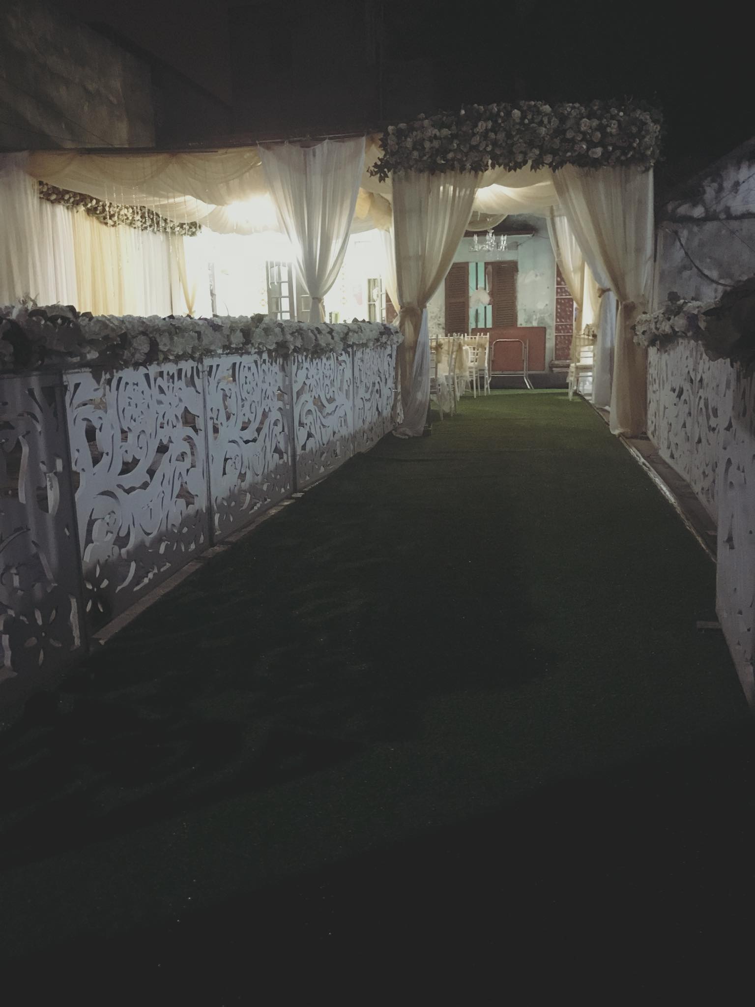 Hot girl Tuyệt tình cốc Nga Tây bất ngờ chuẩn bị lên xe hoa