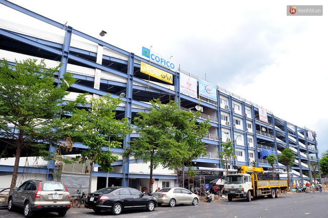 Clip nhân viên bãi xe sân bay Tân Sơn Nhất dọa nạt, giật điện thoại khi khách thông báo mất bugi xe máy