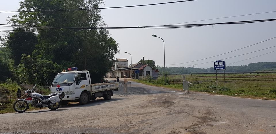 Hà Nội bất ngờ bứng loạt núi rác ứ đọng, bốc mùi nhiều tháng Hà Nội bất ngờ bứng loạt núi rác ứ đọng, bốc mùi nhiều tháng