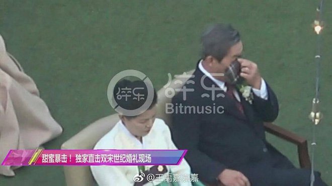 Không ngờ bố Song Joong Ki lại là người dễ mến đến mức dễ thương như vậy