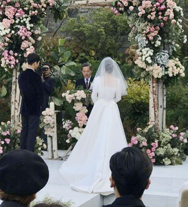 Không ngờ bố Song Joong Ki lại là người dễ mến đến mức dễ thương như vậy