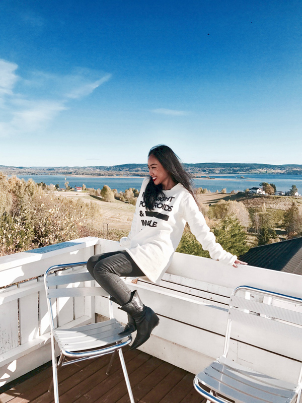 Đoan Trang đưa bố mẹ và con gái đi du lịch châu Âu