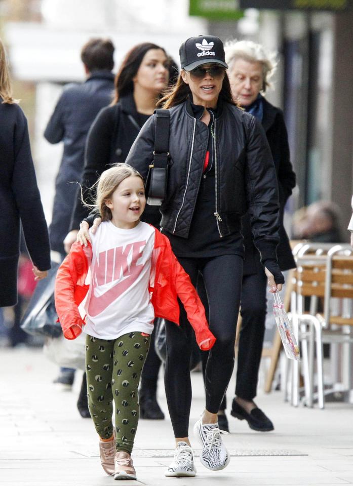 Hình ảnh Harper béo ú bị dân mạng chê xấu, vợ chồng Beckham nổi trận lôi đình