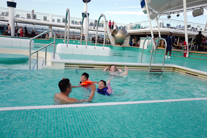 Gia đình Jennifer Phạm du ngoạn châu Âu bằng du thuyền hạng sang