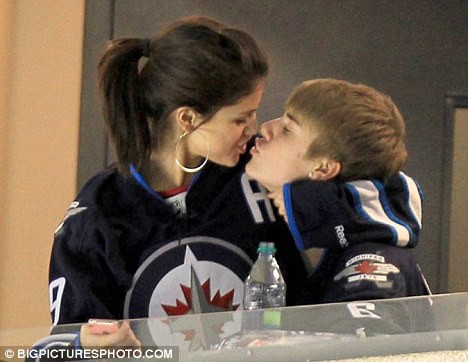 Đây là tình sử của Justin và Selena suốt 7 năm qua: Dài và dai chẳng kém Cô dâu 8 tuổi! Đây là tình sử của Justin và Selena suốt 7 năm qua: Dài và dai chẳng kém Cô dâu 8 tuổi!