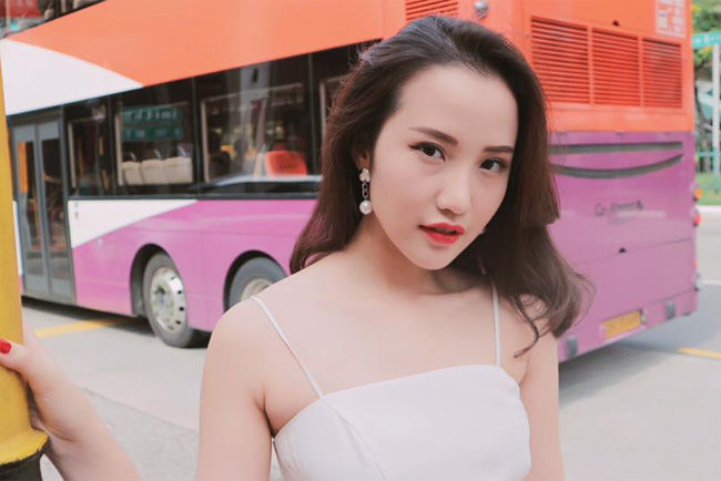 Phan Thành đăng ảnh nắm tay bạn gái, khẳng định tin đồn tình cảm là sự thật