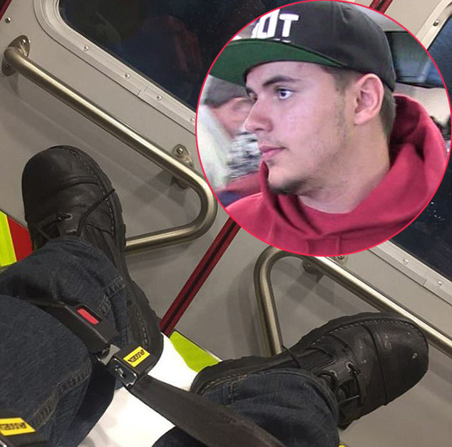 Con trai cả của Michael Jackson bị rách đầu gối vì ngã xe