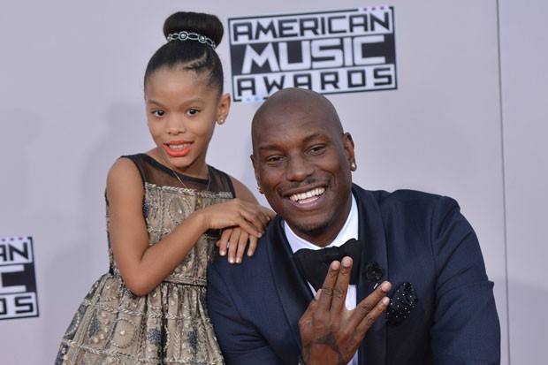 Sao Fast & Furious khóc nức nở, cầu xin vợ cũ đừng mang con gái đi