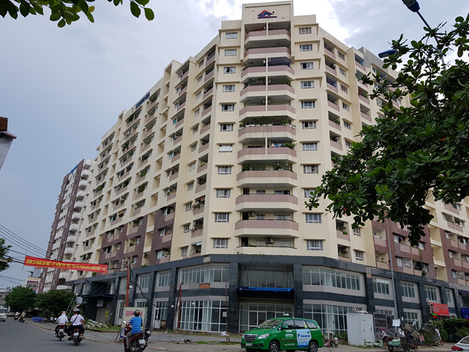 Vạn người Sài Gòn đòi sổ hồng chung cư tiền tỉ: Tiền nộp đủ sao chưa chính chủ?