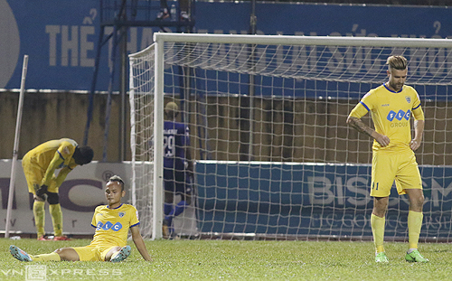 Cầu thủ phản lưới và đá hỏng phạt đền, Thanh Hóa cạn giấc mơ vô địch