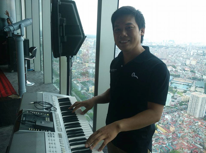 Thầy giáo vô tư múa Đàn gà con cho học sinh dễ thuộc bài