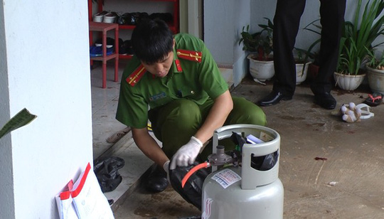 Tình tay ba giữa người đàn bà và 2 phi công trẻ