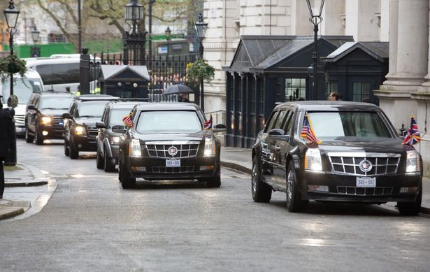 Đoàn tháp tùng hùng hậu bảo vệ tổng thống Mỹ