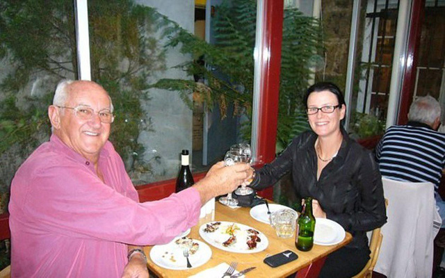 Lấy chồng 77 tuổi, bất ngờ hết... vô sinh