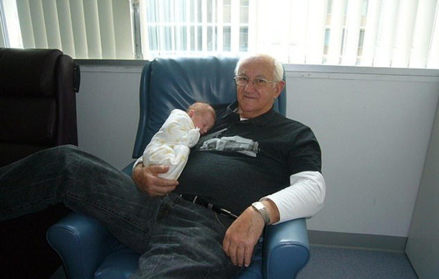 Lấy chồng 77 tuổi, bất ngờ hết... vô sinh