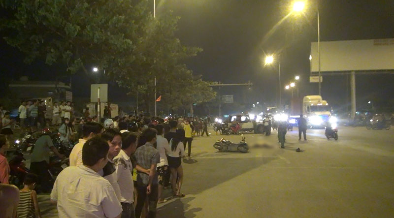 TP.HCM: Người đàn ông bị xe khách cán qua người chết thảm sau va chạm kinh hoàng trong đêm