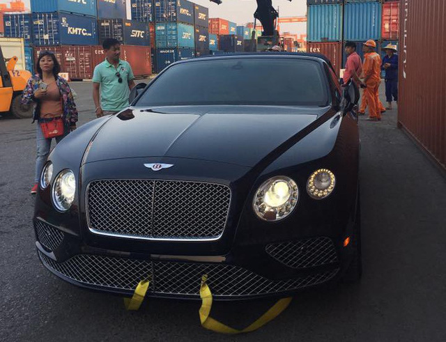 Khui công Bentley Continental GT V8 S mui trần đầu tiên Việt Nam