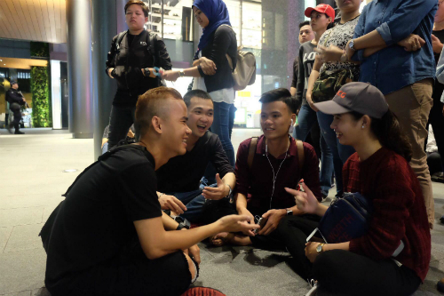 3 triệu đồng cho một suất xếp hàng mua iPhone X ở Singapore