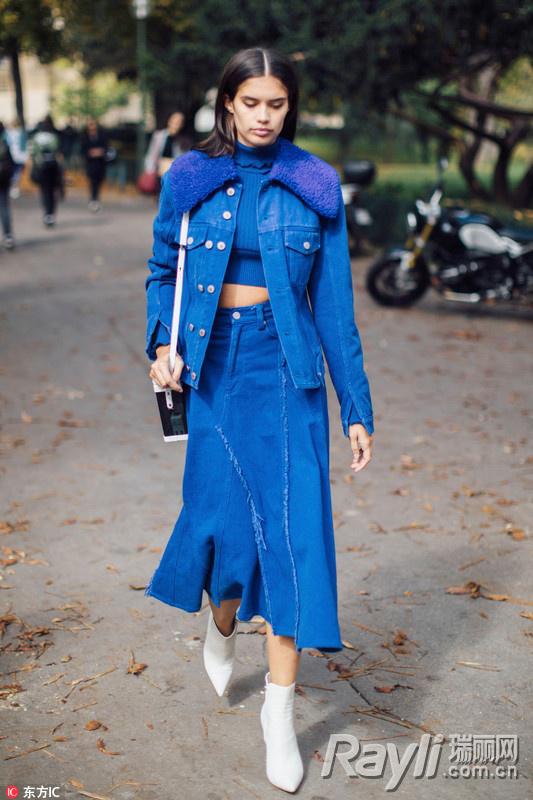 Mùa đông, áo khoác bò từ Á sang Âu nhìn đâu cũng thấy