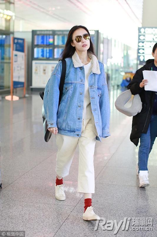 Mùa đông, áo khoác bò từ Á sang Âu nhìn đâu cũng thấy