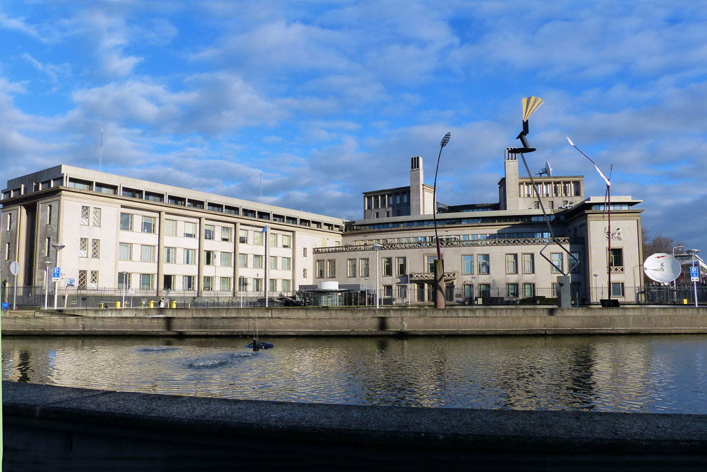 Tướng Bosnia tự tử khi xét xử, tòa quốc tế siết chặt lại an ninh