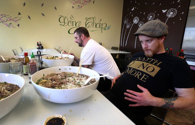 Đại gia ký gửi Rolls Royce vỉa hè, mua Toyota Vios 1,6 tỷ đồng