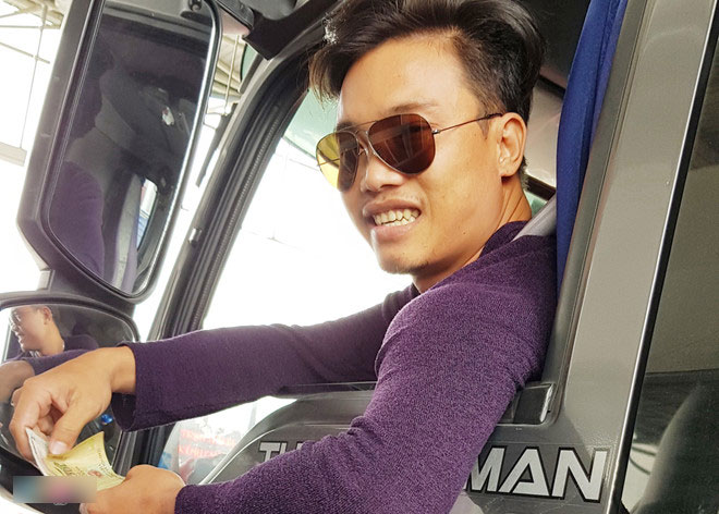 Gặp tài xế quyết đòi bằng được 100 đồng tiền thối ở BOT Cai Lậy