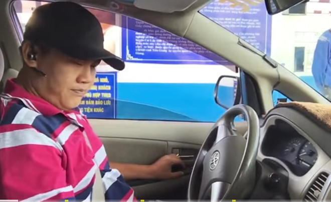 Gặp tài xế quyết đòi bằng được 100 đồng tiền thối ở BOT Cai Lậy