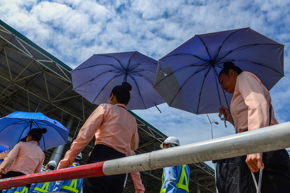 Tài xế dừng lau xe giữa trạm thu phí, BOT Cai Lậy phải xả trạm