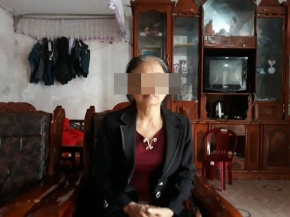 Gia đình đến nhận thi thể người phụ nữ dưới cống nước khẳng định đó là con mình