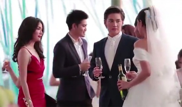 Người yêu cũ của chồng suốt ngày nhắn tin thả thính, đến dự đám cưới còn vuốt tóc, nắm tay anh, chị em tính sao?