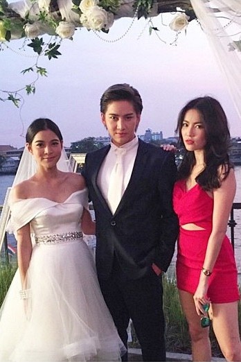 Người yêu cũ của chồng suốt ngày nhắn tin thả thính, đến dự đám cưới còn vuốt tóc, nắm tay anh, chị em tính sao?