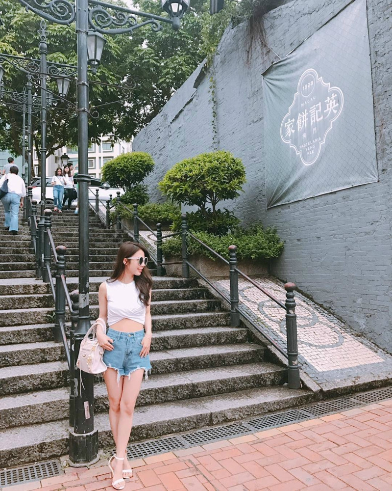 Nữ y tá nha khoa được cư dân mạng khen xinh đẹp