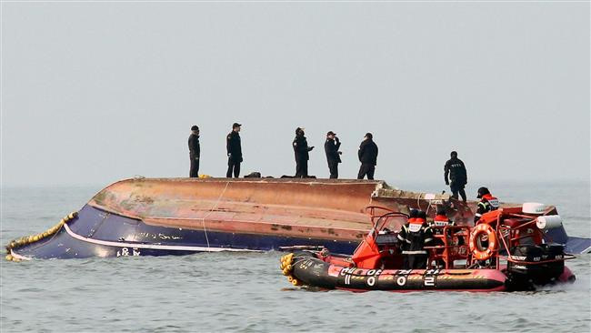 Lật tàu du lịch câu cá ở Hàn Quốc, 13 người chết