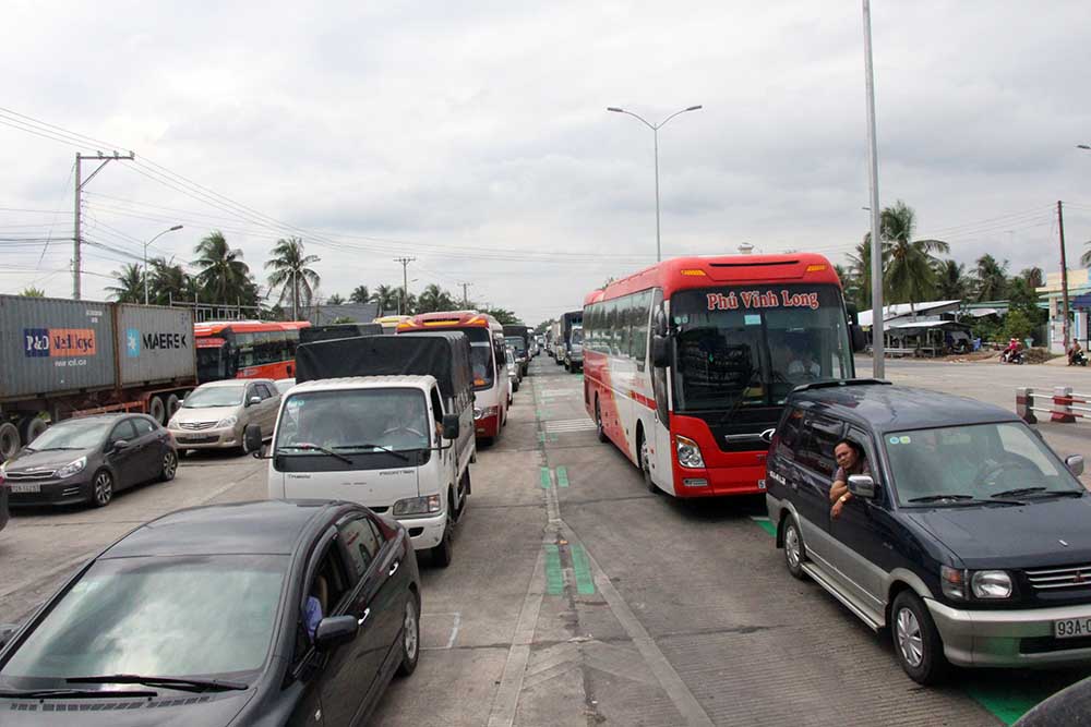 Tài xế phản ứng dữ dội, BOT Cai Lậy xả trạm lần thứ 14