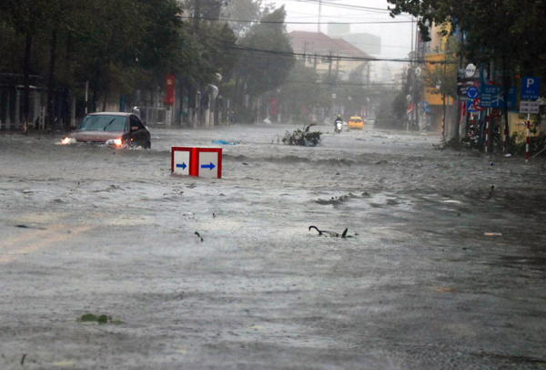 Ít nhất 11 người chết, nhiều nạn nhân mất tích vì bão Damrey