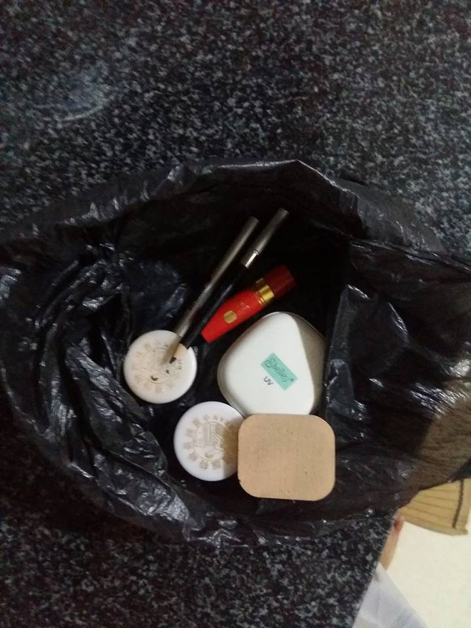 Biết được câu chuyện đằng sau bộ son phấn 20 năm vẫn dùng tốt của mẹ, bạn sẽ bật khóc