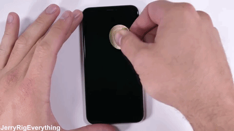 Đây là iPhone X sau khi đập phá: Bẻ cong không gãy, lửa đốt không hỏng, có thể cào xước