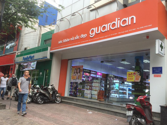 Nữ sinh Sài Gòn bị kẻ biến thái trên xe buýt đuổi đánh rách mí mắt, cha phải đưa đi khâu