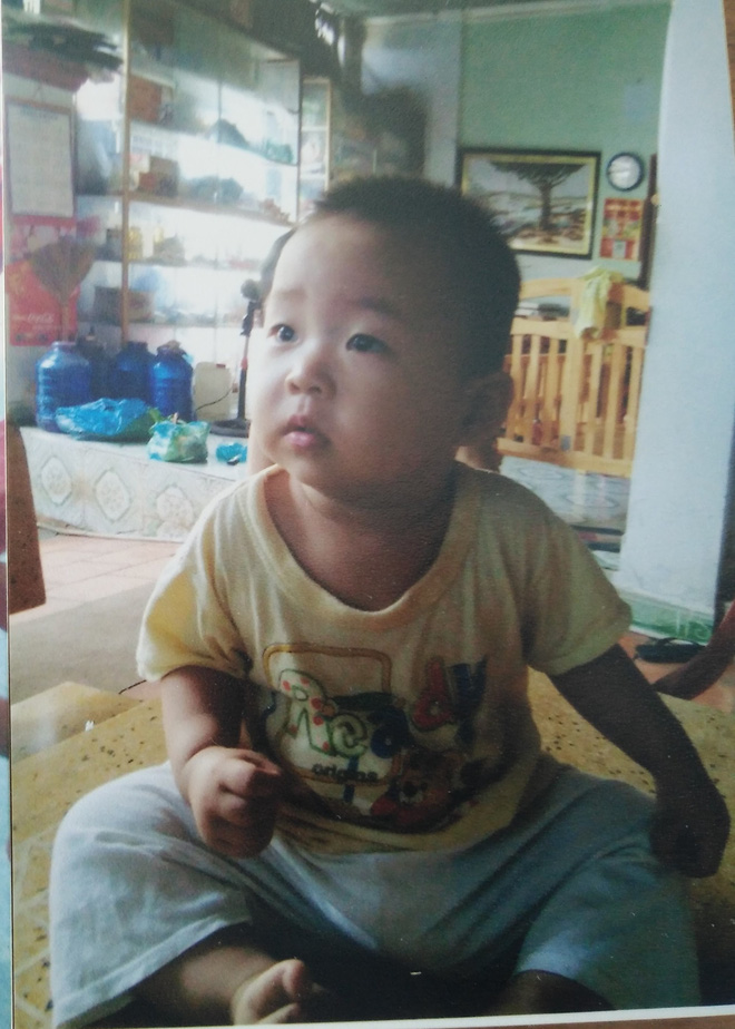 Chồng bất chấp pháp luật, không cho vợ nuôi con trai 7 tháng tuổi: Cô ấy bị thần kinh, tôi không thể giao con được