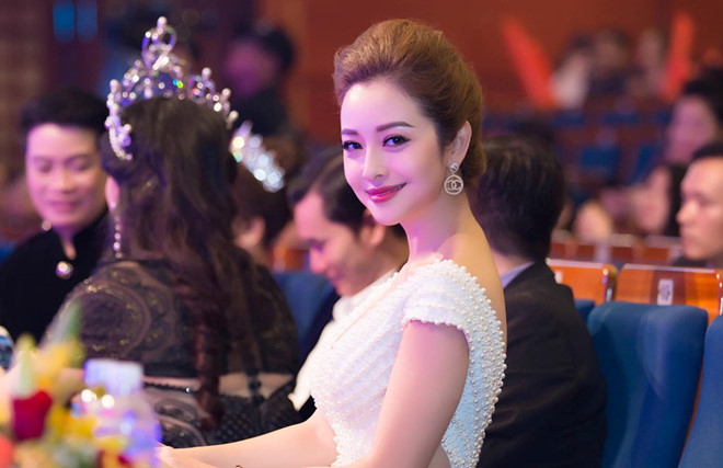 Sao Việt thu nhập hàng trăm triệu đồng/tháng nhờ PR trên mạng xã hội