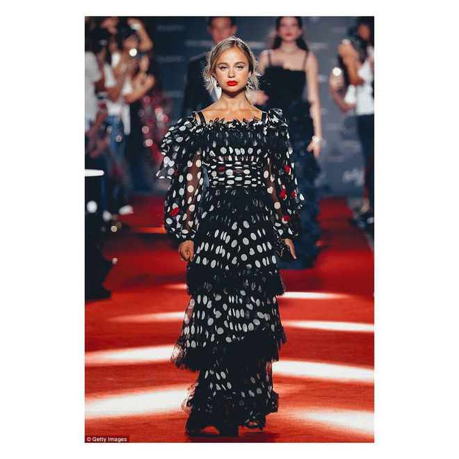 Amelia Windsor: Phong cách nổi loạn của nàng công chúa xinh đẹp nhất Hoàng gia Anh Amelia Windsor: Phong cách nổi loạn của nàng công chúa xinh đẹp nhất Hoàng gia Anh